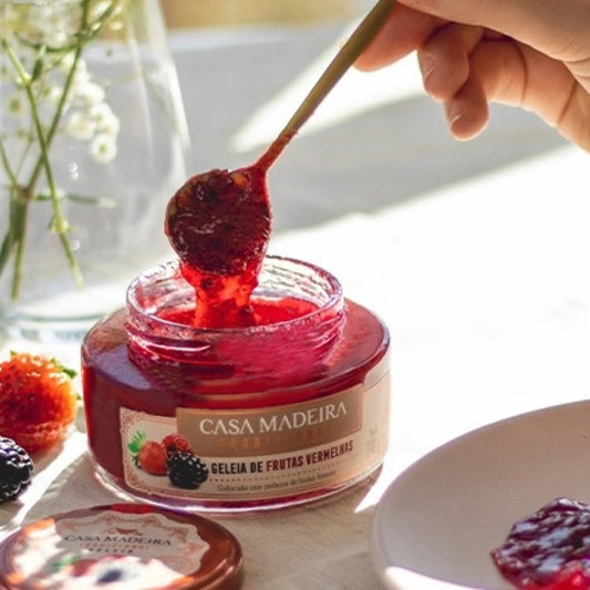 Geleia Frutas Vermelhas com Pedaços 240g Casa Madeira