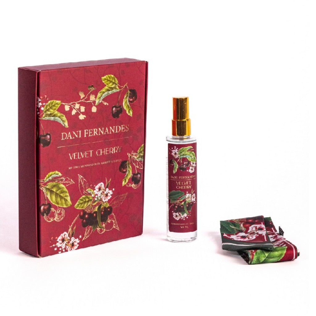 Kit com 1 Aromatizador de Ambiente e 1 Lenço Velvet Cherry 50ml Dani Fernandes