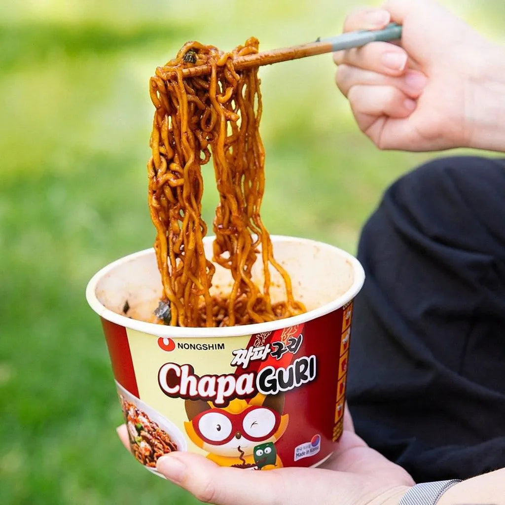 Macarrão Instantâneo Apimentado Chapaguri Soja Preta 114g Nongshim