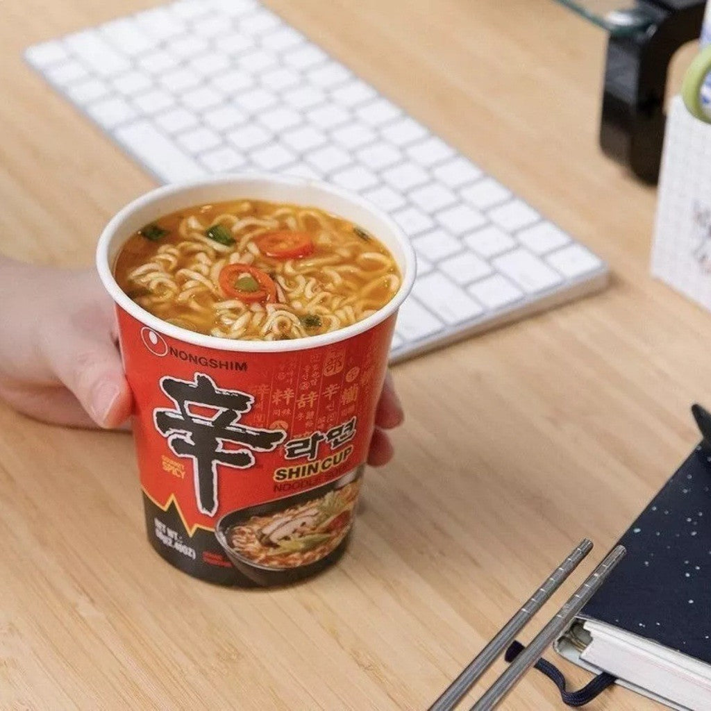 Macarrão Instantâneo Coreano Shin Picante Copo 68g Nongshim