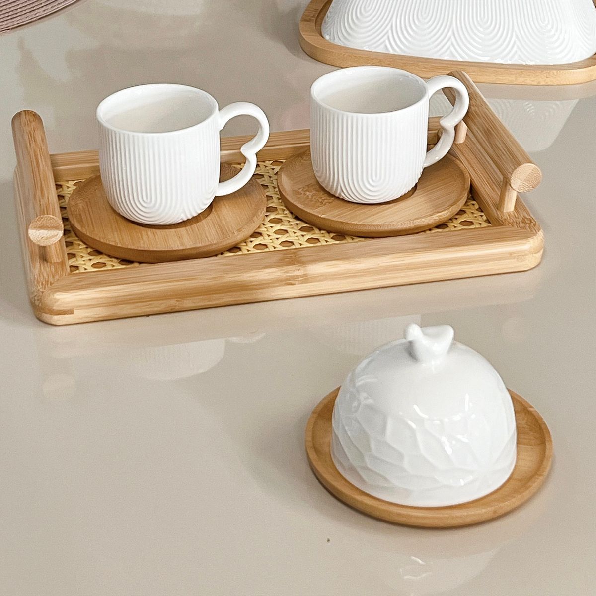 Queijeira em Ceramica Branca e Bambu Oasis 10cm